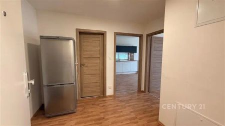 Pronájem slunného bytu 2kk s prostornou lodžií, garážovým stáním a sklepem - Photo 4