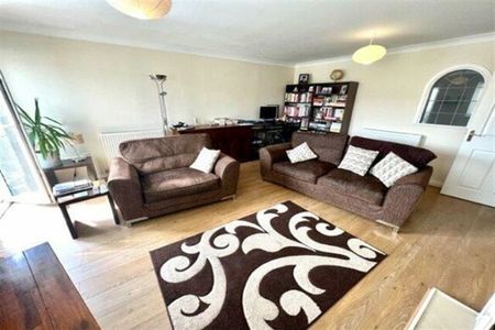 Channon Court, SO15 - Photo 3