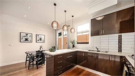 Newly Renovated Home for Rent Walking Distance to Sunshine Station - Photo 3