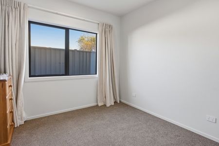 Lovely new home with great indoor and outdoor living spaces - Photo 4