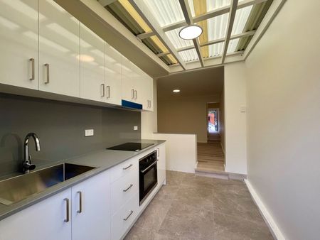 Updated 2 bedroom terrace in a wonderful location - Photo 4