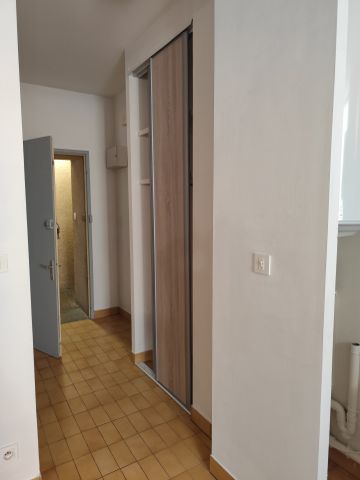 Location Appartement 2 pièces 42m² CAHORS 46000 - Photo 5