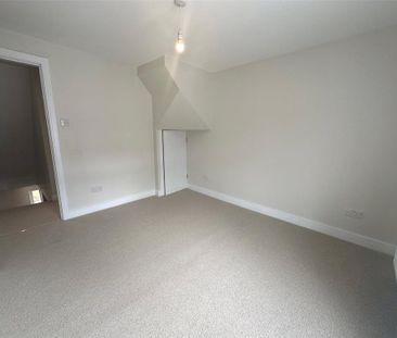 3 bedroom end of terrace house to rent - Photo 6