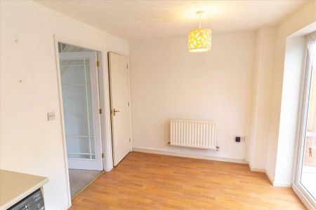 3 bedroom semi-detached house to rent - Photo 3