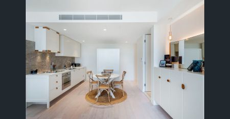 Contemporary North East Facing Residence With Large Balcony - Eve - Photo 3