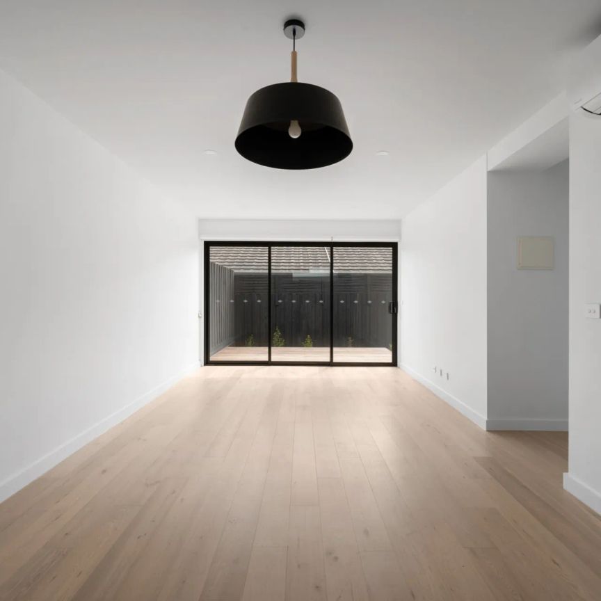 Boutique living with cutting-edge style - Photo 1