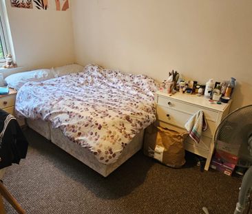 6 Bed - 16 Ash Crescent, Headingley, Leeds - LS6 3LE - Student - Photo 5