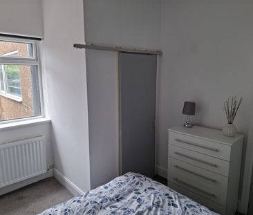 HMO Room - Hainton Avenue - Photo 4