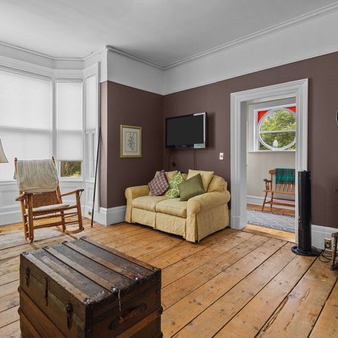 Alexander Street - Photo 1