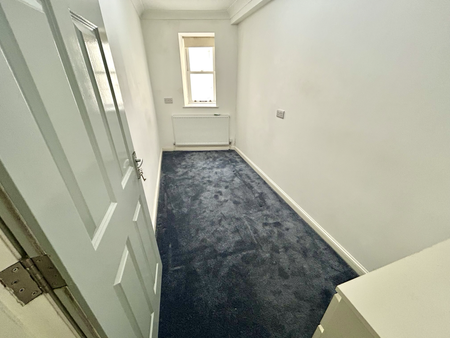 3 bedroom apartment to rent - Photo 4