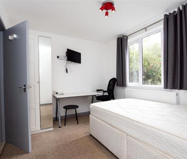 6 bedroom house to rent - Photo 2