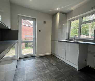 Detached house to rent on - Photo 1