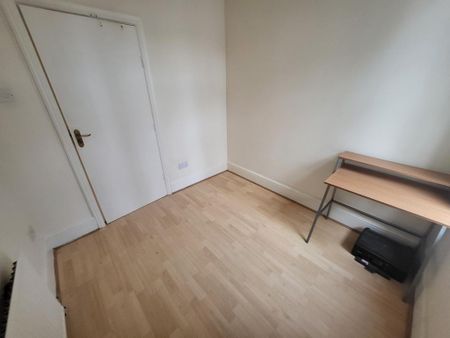 4 bedroom terraced house to rent - Photo 4