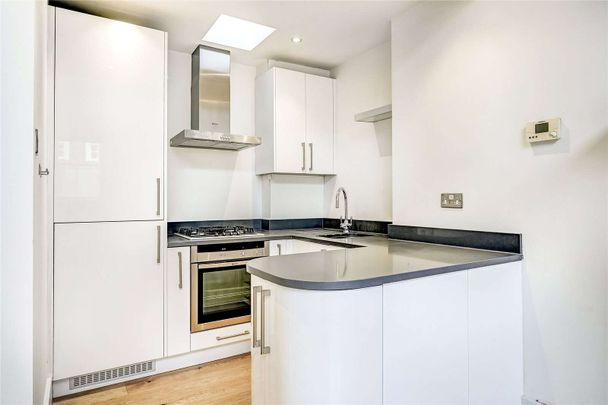 Contemporary first floor flat located in the heart of Knightsbridge refurbished to a high standard throughout with bright open plan reception room, 2 bedrooms and 2 bathrooms. - Photo 1