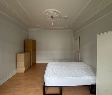 Room in a Shared House, Clements Road, E6 - Photo 3