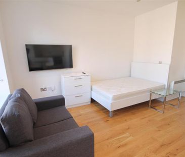 Studio to rent - Photo 2