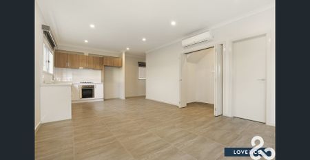 PRESTIGE, STYLE AND SUNFILLED COURTYARD - Photo 2