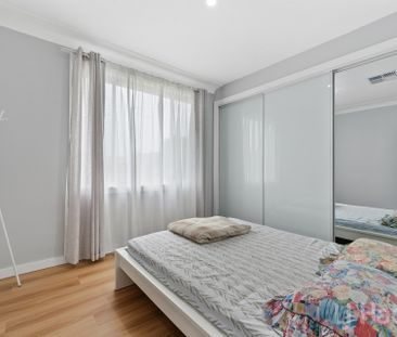 Renovated Three Bedroom House - Photo 5