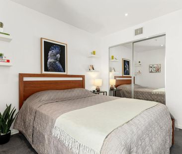 Light-Filled South Yarra Living Moments from Chapel Street - Photo 2