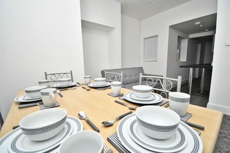 1 bed house share to rent in Christ Church Street, Preston, PR1 - Photo 2