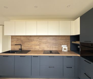 T2 meublé 2ème étage Saint Genès entièrement rénové et décor - Photo 4