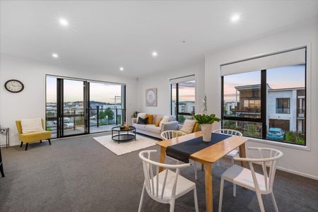 Sunny Corner Home - Photo 4