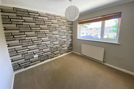 3 bedroom semi-detached house to rent - Photo 4