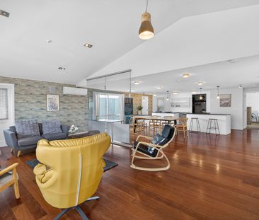 Fully Furnished Spacious Loft-Style Apartment - One Block from the ... - Photo 1