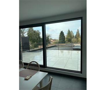 Een mooi afgewerkt appartement met terras en garage - Foto 3