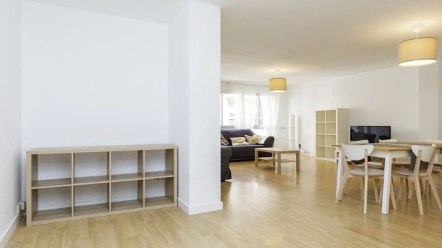 Room in a shared 5-bedroom apartment for rent in Zaragoza, all bills included - Photo 1