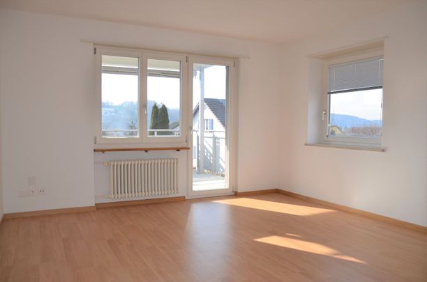 "grosszügige 4-Zimmer-Wohnung mit grossem Balkon an ruhiger Lage" - Foto 1