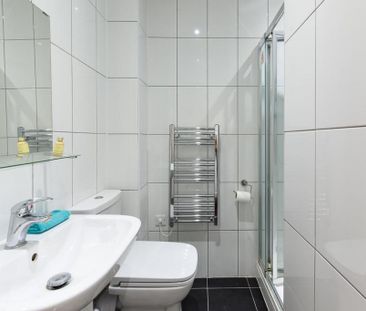 1 bedroom in a flat share to rent - Photo 6
