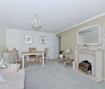 Well presented two bedroom ground floor apartment with allocated pa... - Photo 5