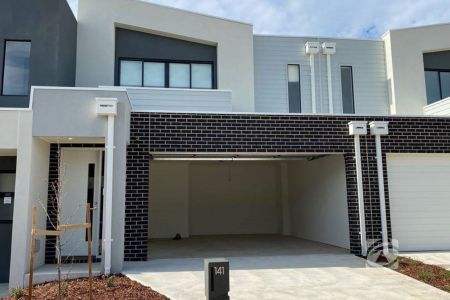 MODERN TOWNHOUSE IN A GREAT LOCATION! - Photo 5