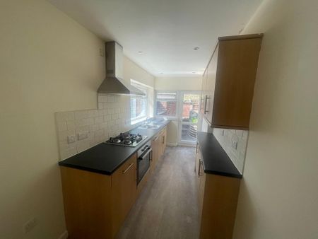3 bedroom semi-detached house to rent - Photo 3