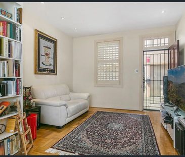 BRIGHT SPACIOUS 1-BEDROOM TERRACE IN PRIZED LOCATION - Photo 1