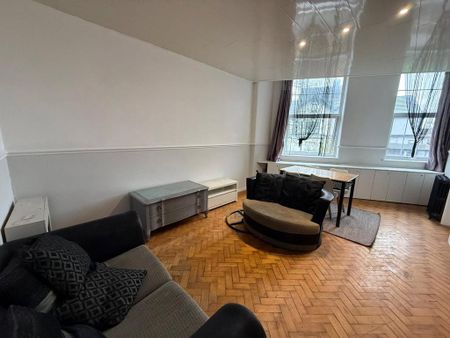 2 bedroom flat to rent - Photo 2