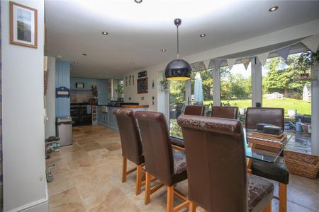 4 bedroom detached house to rent - Photo 5