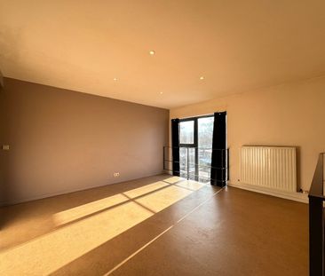 Goed gelegen appartement met 2 slaapkamers, terras en autostaanplaa... - Photo 3