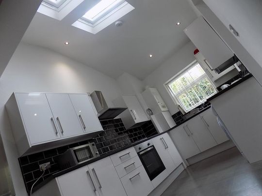 5 bedroom terraced house to rent - Photo 1