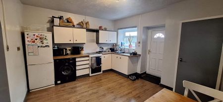 3 bedroom terraced house to rent - Photo 3
