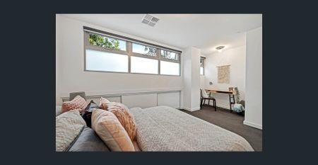 Stylish City-Fringe Living in Prestigious St Peters - Photo 3