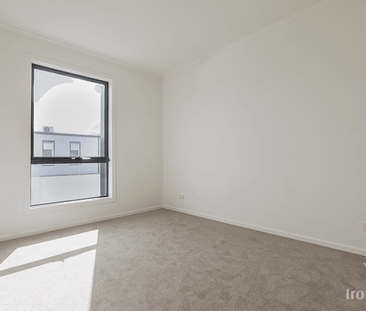 New Stylish Living in the Heart of Aurora Estate! - Photo 2