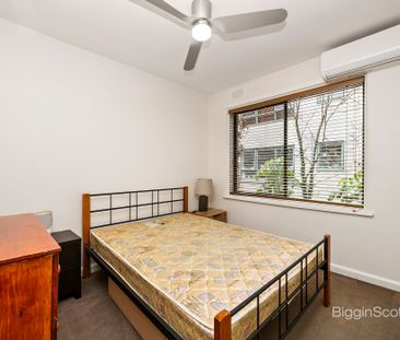 FULLY FURNISHED ONE BEDROOM APARTMENT IN ST KILDA! - Photo 2