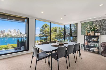 'Retford Hall' Absolute Luxury with World Class Views of Sydney's Iconic Harbour and City Skyline From This Stunning Spacious Double Apartment - Photo 5
