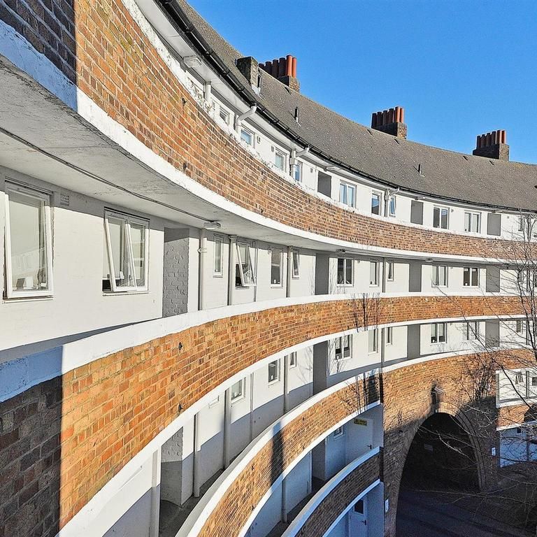 1 bedroom in a flat share to rent - Photo 1