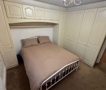 Room in a Shared House, Longbridge Road, IG11 - Photo 1