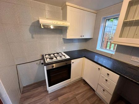 2 bedroom semi-detached house to rent - Photo 4