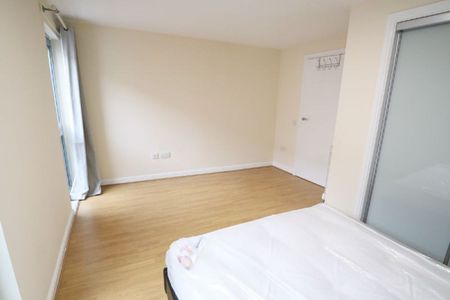 1 Bed, First Floor Flat - Photo 3