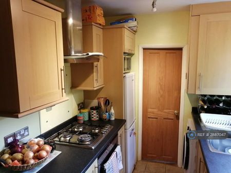 3 bedroom terraced house to rent - Photo 4